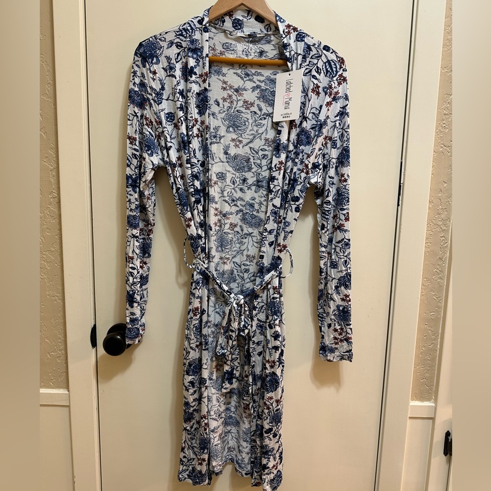 NWT Latched Mama Robe in Size XS/S